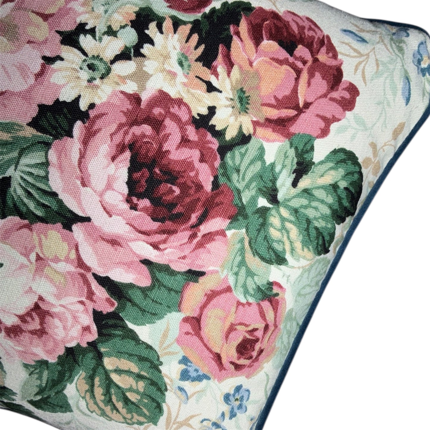 Sanderson Floral is piped in a deep green and backed with a gorgeous green linen. We nicknamed it "The Special" in the studio and it's easy to see why.