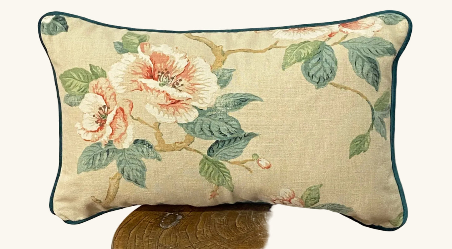 Decorative pillow with floral pattern This sweet floral 30 x 50 cushion is finished off beautfully with a green pipe and a fun coral and white houndstooth back.