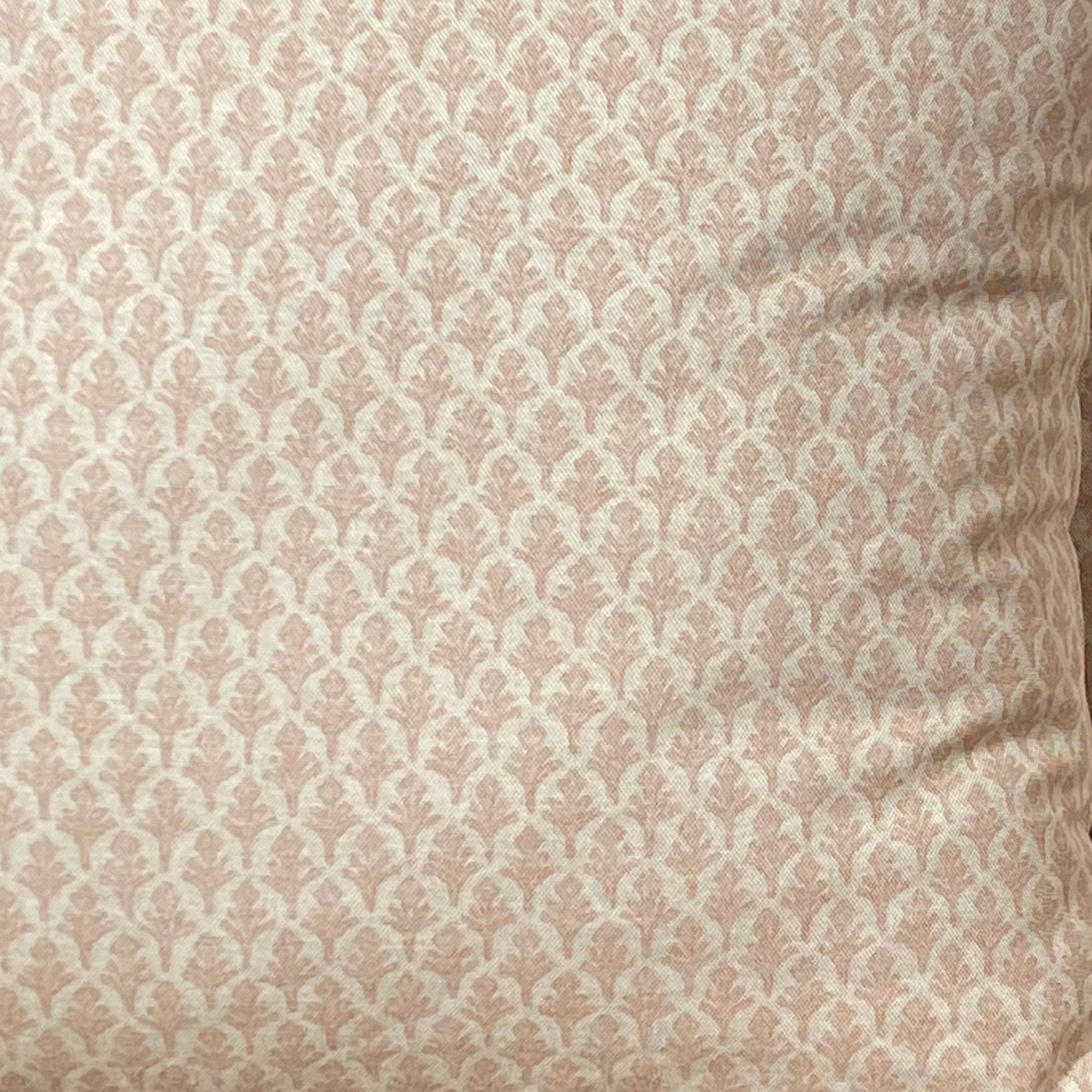 Lacefield -Designer Cushion Lacefield: 60X60cm Cream/Peach